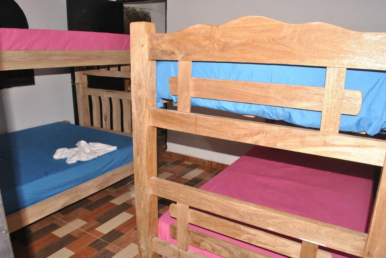 Hostal Castillo Del Mar Camarones Exterior photo